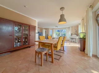 Wohnen auf zwei Ebenen in Haselünne: Großzügiger und stilvoller Bungalow mit neuwertiger Küche, Garage und Wintergarten! Bild 4