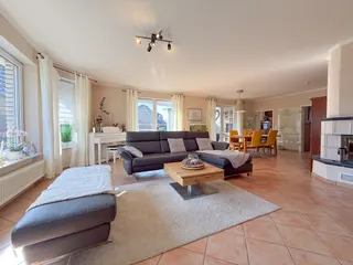 Wohnen auf zwei Ebenen in Haselünne: Großzügiger und stilvoller Bungalow mit neuwertiger Küche, Garage und Wintergarten! Bild 8