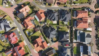Wohnen auf zwei Ebenen in Haselünne: Großzügiger und stilvoller Bungalow mit neuwertiger Küche, Garage und Wintergarten! Bild 3