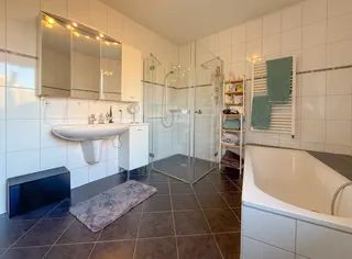 Wohnen auf zwei Ebenen in Haselünne: Großzügiger und stilvoller Bungalow mit neuwertiger Küche, Garage und Wintergarten! Bild 19