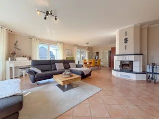 Wohnen auf zwei Ebenen in Haselünne: Großzügiger und stilvoller Bungalow mit neuwertiger Küche, Garage und Wintergarten! Bild 7