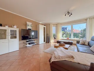 Wohnen auf zwei Ebenen in Haselünne: Großzügiger und stilvoller Bungalow mit neuwertiger Küche, Garage und Wintergarten! Bild 6
