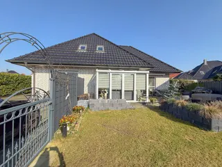 Wohnen auf zwei Ebenen in Haselünne: Großzügiger und stilvoller Bungalow mit neuwertiger Küche, Garage und Wintergarten! Bild 32