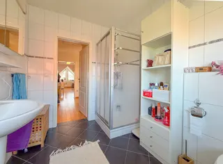 Wohnen auf zwei Ebenen in Haselünne: Großzügiger und stilvoller Bungalow mit neuwertiger Küche, Garage und Wintergarten! Bild 31