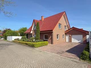 Sofort einziehen & wohlfühlen: Großzügiges Einfamilienhaus mit Garage in Lingen - Gauerbach! Bild 1