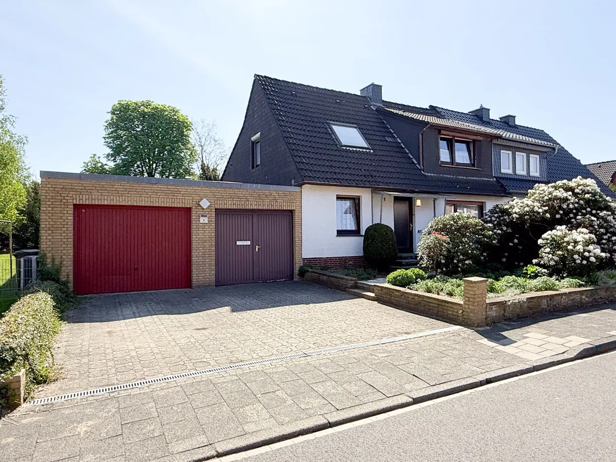 Doppelhaushälfte in familienfreundlicher Wohnlage von Lingen Heukampstannen auf großem 825 qm Grundstück zu verkaufen!