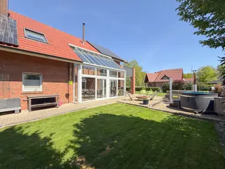 Ein Traum von Privatsphäre im Grünen: Wunderschönes Ein- / Zweifamilienhaus in ruhiger Sackgassenendlage direkt am Feld in Groß Hesepe! Bild 9