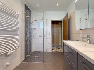 Großzügige Doppelhaushälfte als Wohnungseigentum in einzigartiger Lage direkt am Kanal – Ein seltenes Wohnerlebnis! Bild 18