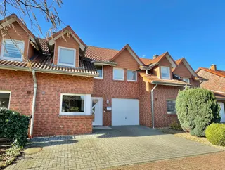 VERKAUFT: Starke Einziehungskraft: Reihenmittelhaus mit Garage, Sonnengarten, Einbauküche und 3 Schlafzimmern in Diepholz! Bild 3