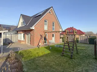 Einziehen & wohlfühlen: Junges und modernes Einfamilienhaus aus 2017 in familienfreundlichem Neubaugebiet in Lünne! Bild 1