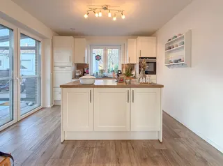 Einziehen & wohlfühlen: Junges und modernes Einfamilienhaus aus 2017 in familienfreundlichem Neubaugebiet in Lünne! Bild 17