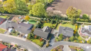 Lingen - Holthausen: Besonderes Einfamilienhaus mit Ausbaureserve - bis zu 6 Schlafzimmer möglich! Bild 1