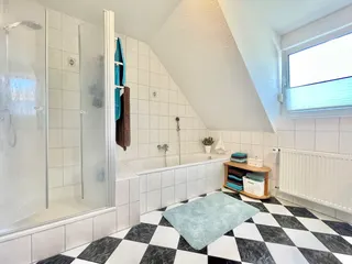 Doppelhaushälfte mit 3 Schlafzimmern, Einbauküche, Carport und sonnigem Grundstück sucht neue Eigentümer in Langen! Bild 19