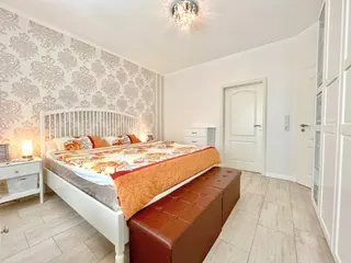 Bungalow der Extraklasse:Bj 2014, Garage, neue Einbauküche, Fußbodenhzg., 2 Bäder, Wintergarten uvm. Bild 32