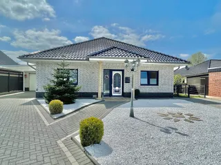Bungalow der Extraklasse:Bj 2014, Garage, neue Einbauküche, Fußbodenhzg., 2 Bäder, Wintergarten uvm. Bild 2