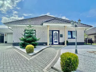 Bungalow der Extraklasse:Bj 2014, Garage, neue Einbauküche, Fußbodenhzg., 2 Bäder, Wintergarten uvm. Bild 3