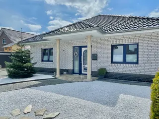 Bungalow der Extraklasse:Bj 2014, Garage, neue Einbauküche, Fußbodenhzg., 2 Bäder, Wintergarten uvm. Bild 9