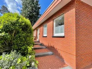 Raus in die Natur: Modernisierter Flachdachbungalow mit Garage in ruhiger Wohnlage von Lingen - Schepsdorf! Bild 3