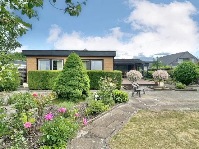 Bungalow mit Vollkeller, Garage u. Carport auf 1.176 qm sonnigem Grundstück mit parkähnlichem Garten in Lingen - Gauerbach!