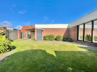 Provisionsfrei!! Architektonisch eindrucksvolles Einfamilienhaus / Reihenendhaus mit Garten, Sommergarten, Garage u. Teilkeller im Zentrum von Lingen! Bild 4