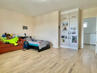 Hier bleiben keine Wünsche offen: Hochwertiges Einfamilienhaus mit Doppelgarage, Fußbodenheizung, Kamin, elektr. Rollläden uvm.! Bild 36