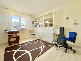 Hier bleiben keine Wünsche offen: Hochwertiges Einfamilienhaus mit Doppelgarage, Fußbodenheizung, Kamin, elektr. Rollläden uvm.! Bild 31