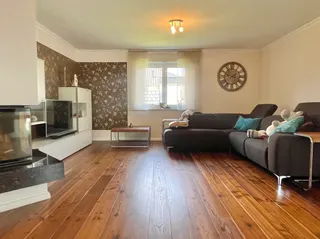 Hier bleiben keine Wünsche offen: Hochwertiges Einfamilienhaus mit Doppelgarage, Fußbodenheizung, Kamin, elektr. Rollläden uvm.! Bild 21