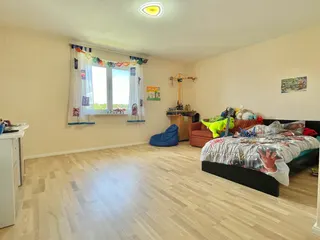 Hier bleiben keine Wünsche offen: Hochwertiges Einfamilienhaus mit Doppelgarage, Fußbodenheizung, Kamin, elektr. Rollläden uvm.! Bild 35