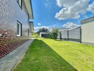 Hier bleiben keine Wünsche offen: Hochwertiges Einfamilienhaus mit Doppelgarage, Fußbodenheizung, Kamin, elektr. Rollläden uvm.! Bild 10