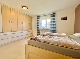 Hier bleiben keine Wünsche offen: Hochwertiges Einfamilienhaus mit Doppelgarage, Fußbodenheizung, Kamin, elektr. Rollläden uvm.! Bild 30