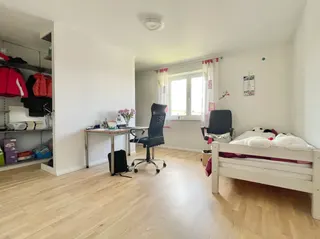 Hier bleiben keine Wünsche offen: Hochwertiges Einfamilienhaus mit Doppelgarage, Fußbodenheizung, Kamin, elektr. Rollläden uvm.! Bild 37