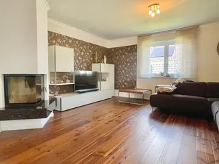 Hier bleiben keine Wünsche offen: Hochwertiges Einfamilienhaus mit Doppelgarage, Fußbodenheizung, Kamin, elektr. Rollläden uvm.! Bild 19