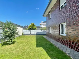 Hier bleiben keine Wünsche offen: Hochwertiges Einfamilienhaus mit Doppelgarage, Fußbodenheizung, Kamin, elektr. Rollläden uvm.! Bild 7