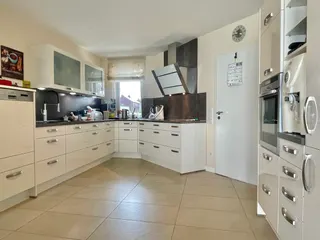 Hier bleiben keine Wünsche offen: Hochwertiges Einfamilienhaus mit Doppelgarage, Fußbodenheizung, Kamin, elektr. Rollläden uvm.! Bild 15
