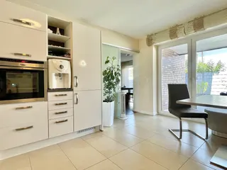 Hier bleiben keine Wünsche offen: Hochwertiges Einfamilienhaus mit Doppelgarage, Fußbodenheizung, Kamin, elektr. Rollläden uvm.! Bild 17