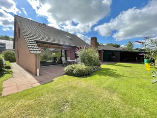 Haus am See: Großzügiges Einfamilienhaus mit idyllischem Garten und der Möglichkeit ebenerdig zu wohnen! Bild 1