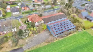 Absolute Rarität: Historisches und großzügiges Wohnhaus mit zwei Gewerbehallen zu verkaufen! Fördergelder möglich! Bild 2