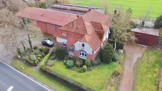 Absolute Rarität: Historisches und großzügiges Wohnhaus mit zwei Gewerbehallen zu verkaufen! Fördergelder möglich! Bild 8