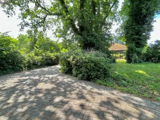 Umgeben von Natur - Wohnen im Grünen: Bungalow auf 1.550 qm großem Südgrundstück zu verkaufen! Bild 10