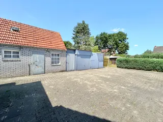 Gepflegtes Ein- bis Zweifamilienhaus mit diversen Garagen und Werkstätten zu verkaufen! Bild 9