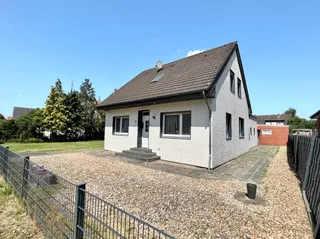 Gepflegtes Ein- bis Zweifamilienhaus mit diversen Garagen und Werkstätten zu verkaufen! Bild 5