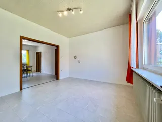 Gepflegtes Ein- bis Zweifamilienhaus mit diversen Garagen und Werkstätten zu verkaufen! Bild 21