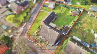 Ob als 3-Familienhaus, Kapitalanlage oder Baugrundstück - hier ist alles möglich! Zwei Wohnhäuser auf großem Grundstück in Lingen Damaschke! Bild 1