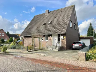 Ob als 3-Familienhaus, Kapitalanlage oder Baugrundstück - hier ist alles möglich! Zwei Wohnhäuser auf großem Grundstück in Lingen Damaschke! Bild 3