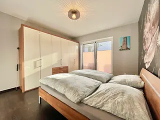 Energiesparwunder und ebenerdiges Wohnen: Hochwertiger Neubau Bungalow mit Photovoltaik-Anlage und Solar! Bild 28