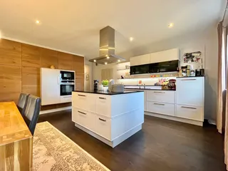 Energiesparwunder und ebenerdiges Wohnen: Hochwertiger Neubau Bungalow mit Photovoltaik-Anlage und Solar! Bild 13