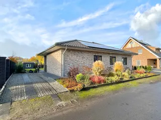 Energiesparwunder und ebenerdiges Wohnen: Hochwertiger Neubau Bungalow mit Photovoltaik-Anlage und Solar! Bild 6