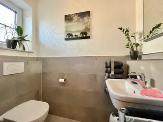 Energiesparwunder und ebenerdiges Wohnen: Hochwertiger Neubau Bungalow mit Photovoltaik-Anlage und Solar! Bild 25