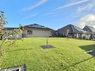Energiesparwunder und ebenerdiges Wohnen: Hochwertiger Neubau Bungalow mit Photovoltaik-Anlage und Solar! Bild 11
