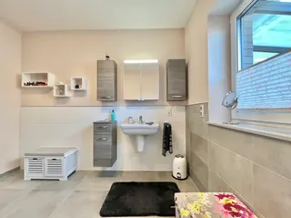 Energiesparwunder und ebenerdiges Wohnen: Hochwertiger Neubau Bungalow mit Photovoltaik-Anlage und Solar! Bild 32